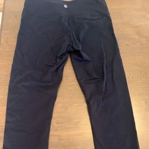 Black lululemon crops size 6